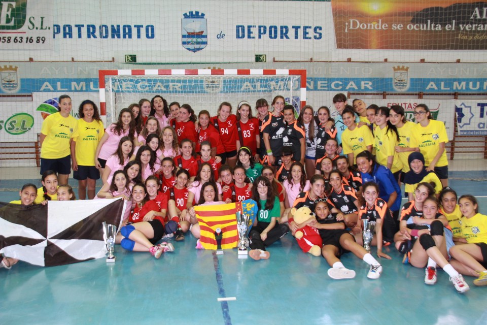 Equipos participantes en el sectorial estatal EQUIPOS PARTICIPANTES SECTORIAL POSARON CON TROFEOS 14