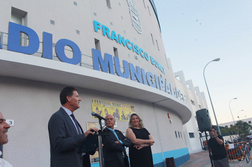 Almuñécar rotula con el nombre de “Francisco Bonet” el estadio municipal 