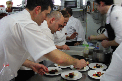El chef Ricardo Pérez gana el concurso gastronáutico "La Sirenita"