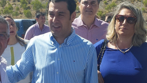 Juanma Moreno visita la presa de Rules e insta a la Junta de Andalucía a terminar las conducciones