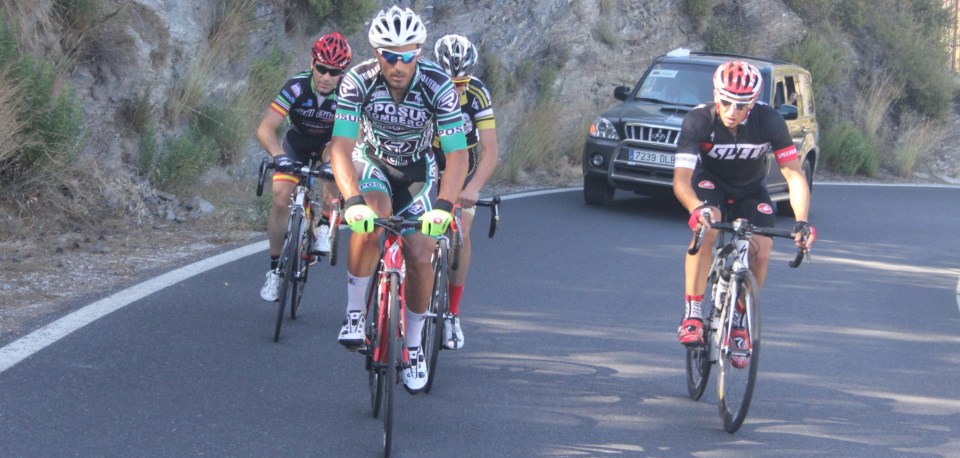 CICLISTAS ESCAPADOS INICIO SUBIDA AL PUERTO COTA 1200 14 2