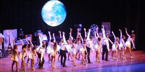 La academia de Danza Punta y Tacón trasladó al público de Almuñécar a un mundo de película