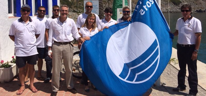 El puerto deportivo sexitano Marina del Este iza la Bandera Azul