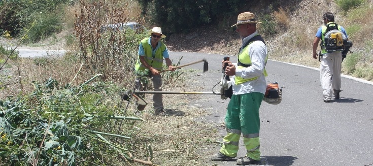 OPERARIOS DURANTE  LIMPIEZA CAMINO RIO JATE LA HERRADURA 14 2