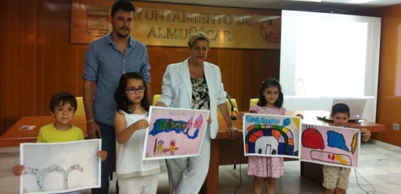 Olga Ruano entregó los premios a las mejores "Postales para Claudia"