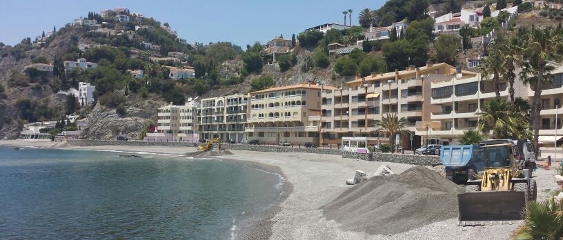 Trabajos de regeneración de la playa sexitana de Cotobro REGENERANDO PLAYA COTOBRO HOY 14 2