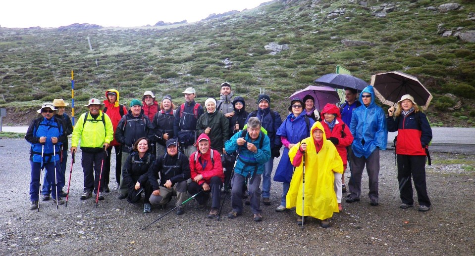 Senderistas sexitanos recorrieron el camino de los Neveros de Sierra Nevada