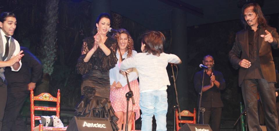 El hijo de Farruquito en el escenario con su padre y Estrella Morente