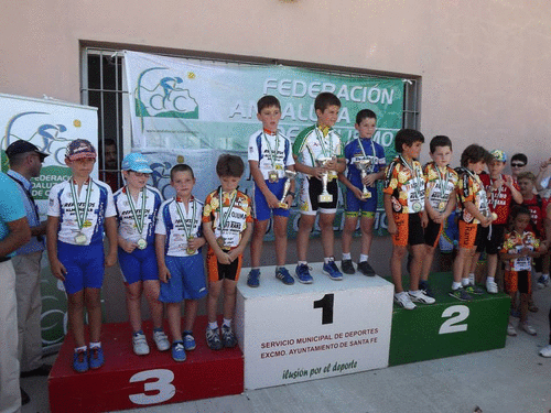 Ciclistas participantes en el Campeonato de Andalucía celebrado en Santa Fe (Granada)