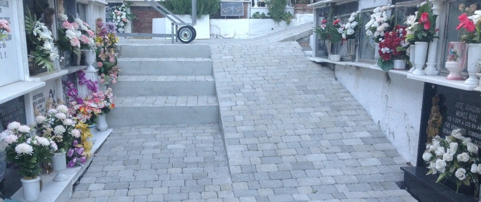 Mejoras en la accesibilidad interior en el Cementerio de La Herradura