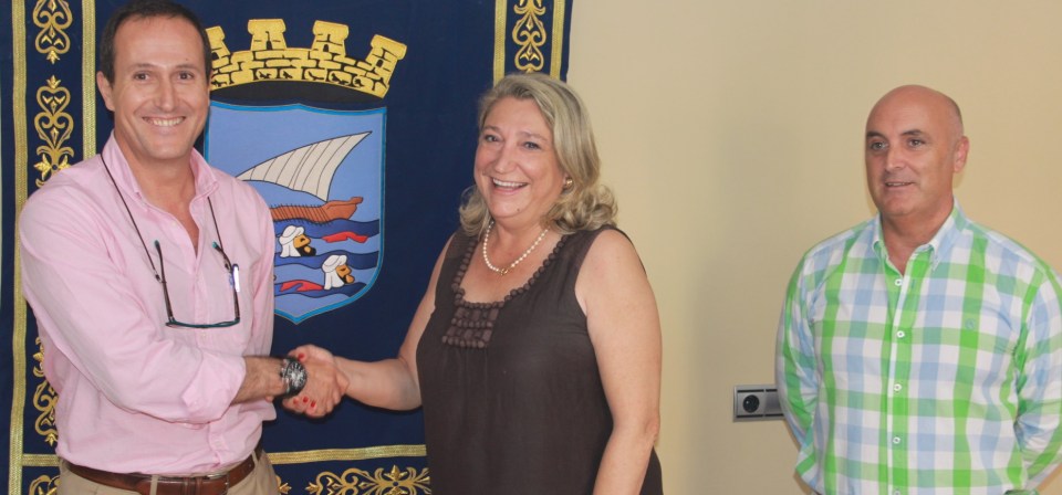 ALCALDESA ALMUÑECAR DA LA BIENVENIDA AL NUEVO SECRETARIO MUNICIPAL 14 2