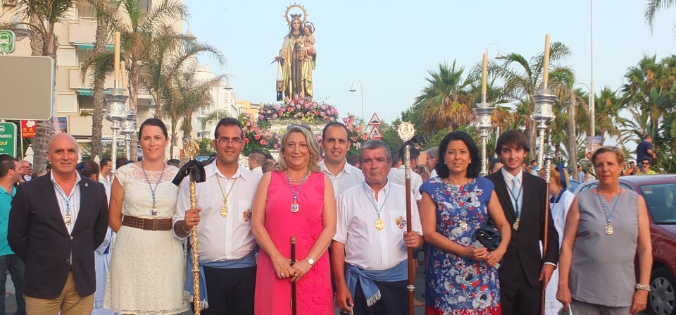 Autoridades y miembros de su hermandad acompañaron a la Virgen del Carmen en su procesión por San Cristóbal