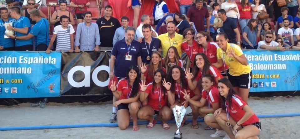 SELECCION ESPAÑOLA CON TROFEO 14 2