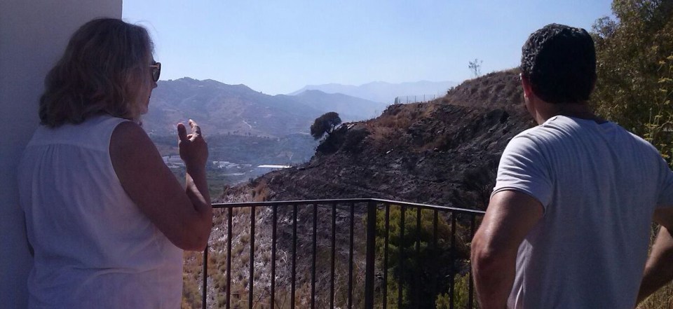 TRINIDAD HERRERA  JUNTO JEFE POLICIA SUPERVISANDO LA ZONA AFECTADA 2