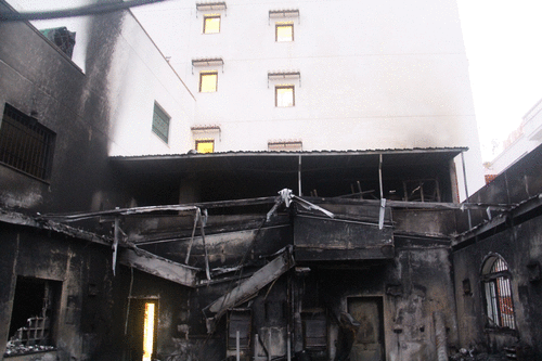 El hotel Carmen es desalojado por un incendio en un salón auxiliar