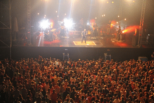 Manuel Carrasco conquista Almuñécar con un concierto inolvidable