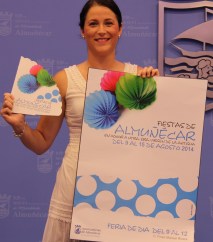 CONCEJALA PRESENTO CARTEL Y PROGRAMA OFICIAL DE FIESTAS PATRONALES DE ALMUÑECAR 2104 2