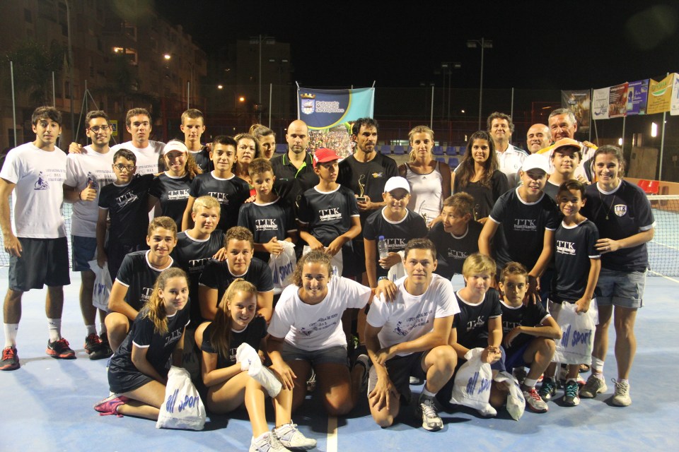 FOTO TENISTAS Y ORGANIZADORES TORNEO AMISTAD ALMUÑECAR  14