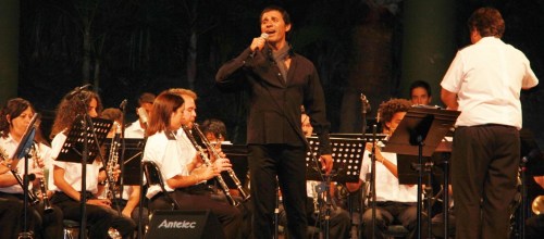 Juan Santamaría durante su actuación con la Banda Municipal de Música de Almuñécar JUAN SANTAMARIA DURANTE SU ACTUACION CON LA BANDA DE MÚSICA DE ALMUÑCAR 2