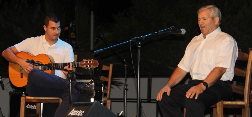 JOSE ANTONIO TELLO CANTA Y RAUL RUIZ A LA GUITARRA FESTIVAL FLAMENCO LA HERRADURA 14