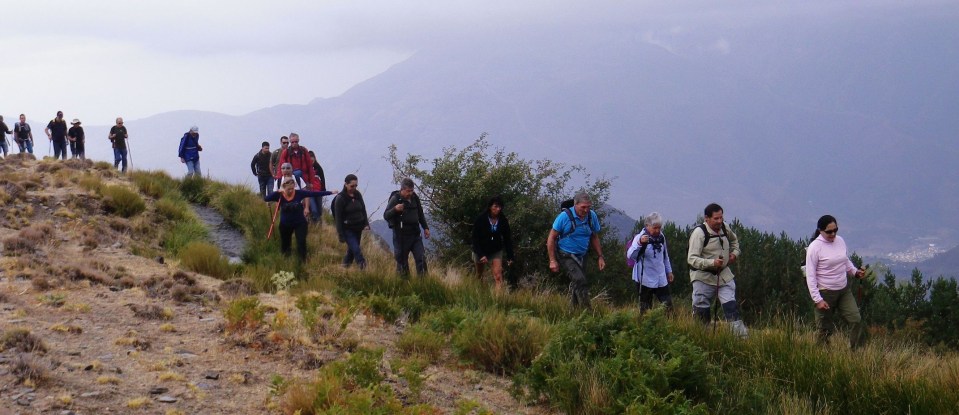 SENDERISTAS POR LADERAS DE MULHACEN 14