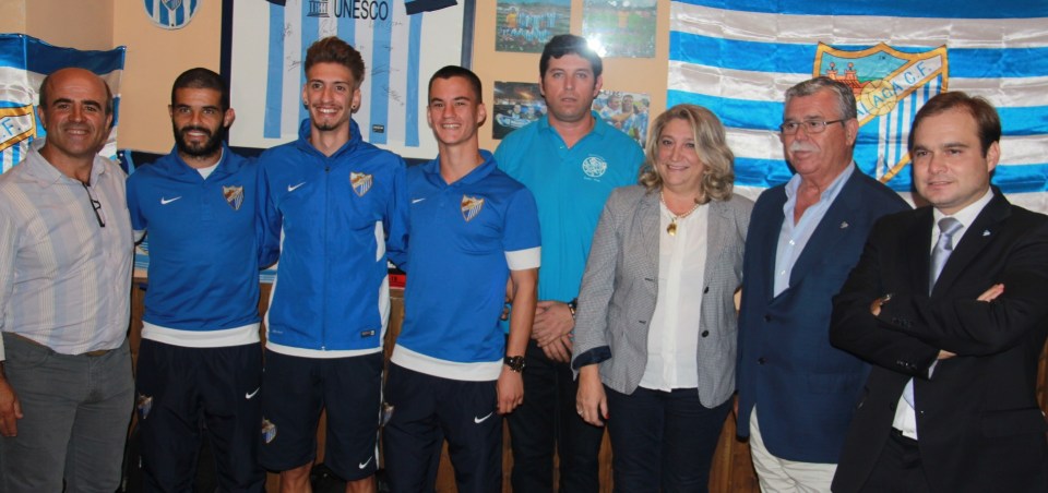 ALCALDESA  Y CONCEJAL DEPORTES JUNTO A DIRECTIVOS Y JUGADORES DEL MALAGA CF