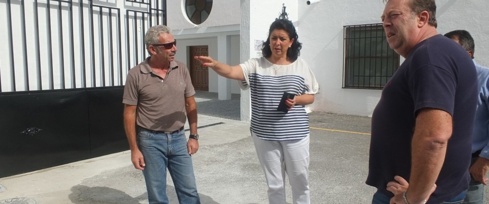 MARIA DEL CARMEN REINOSO JUNTO A TECNICOS 14  (1)