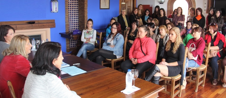 Acto de clausura de los cursos de formación de camareras de piso y bar ACTO CLAUSURA CURSO FORMACION PARA MUJERES CAMARERAS PISO Y BAR 14