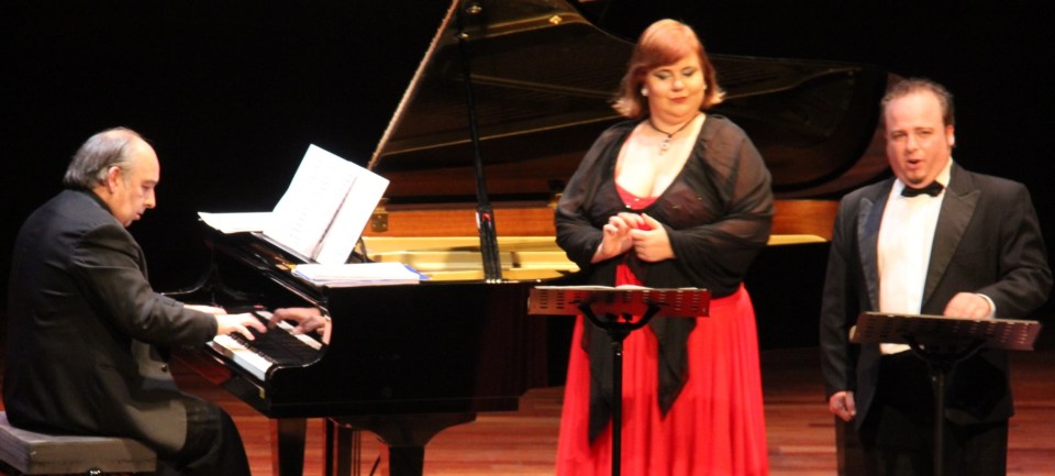 Concierto lírico en Almuñécar protagonizado por la soprano finlandesa Anni Raunio y el tenor granadino Pablo Martín, acompañados al piano por Juan J. Muñoz Cañivano