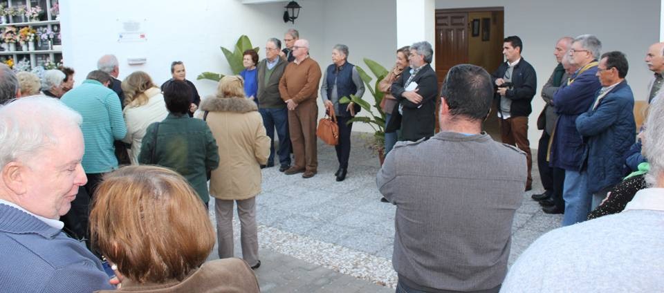 Una placa en el Cementerio de Almuñécar recuerda a los siete sexitanos fusilados en Pinos del Valle en 1947