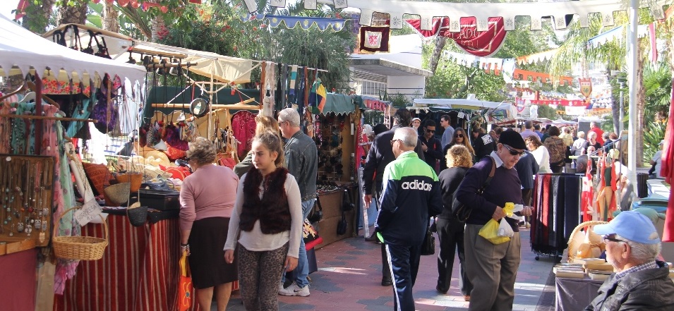 Mercadillo Medieval de las Culturas en el paseo del Altillo de Almuñécar