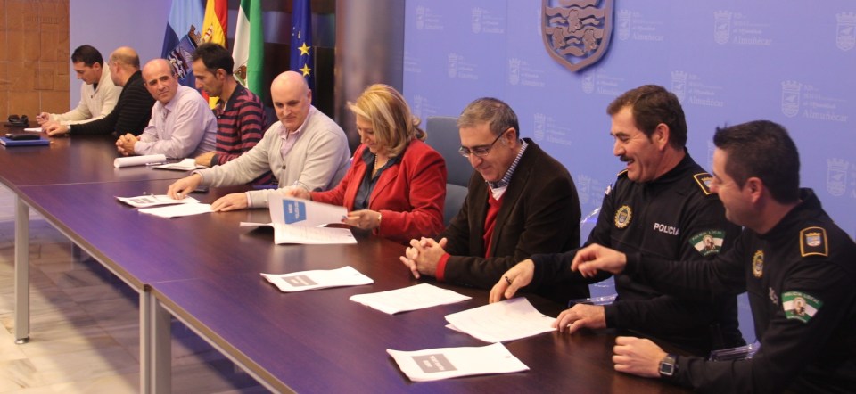FIRMA ACUERDO GOBIERNO Y FUNCIONARIOS  EN AYTO ALMUÑECAR 14