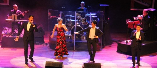 El público de Almuñécar pudo disfrutar el espectáculo musical “Se llama copla”