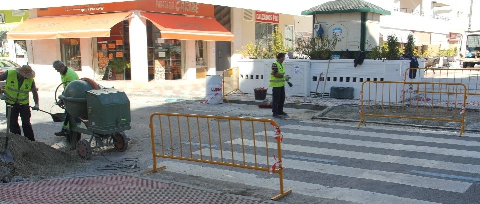 ELIMINACION BARRERA ARQUITECTONICA CALLE ALHAMBRA Y PLAZA INDEPENDENCIA 15