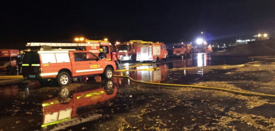 FUEGO PUERTO MOTRIL NUMEROSAS DOTACIONES 15 2