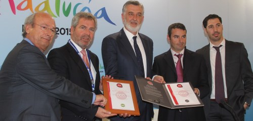 Foto. Izqda-Dcha: Juan María Rivas, vicepresidente Mancomunidad Costa Tropical, José García Fuentes, presidente Mancomunidad Costa Tropical, Francisco José Trujillo de Haro, presidente de la Asociación de Chiringuitos de la Costa Tropical, delegados de los certificados de calidad ISO