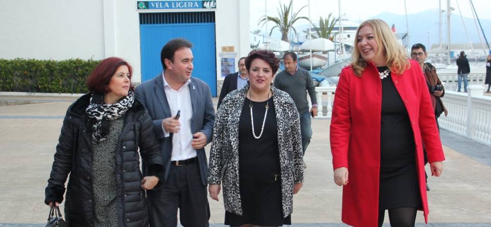 Teresa Jiménez, secretaria general del PSOE granadino, junto a dirigentes del PSOE de la Costa Tropical