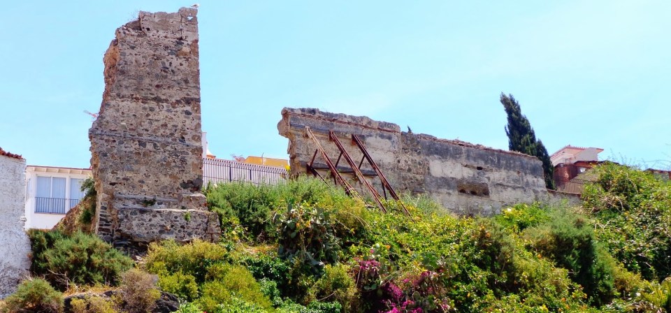 Almuñécar solicita al Ministerio de Fomento el 1,5% cultural para restaurar la muralla islámica