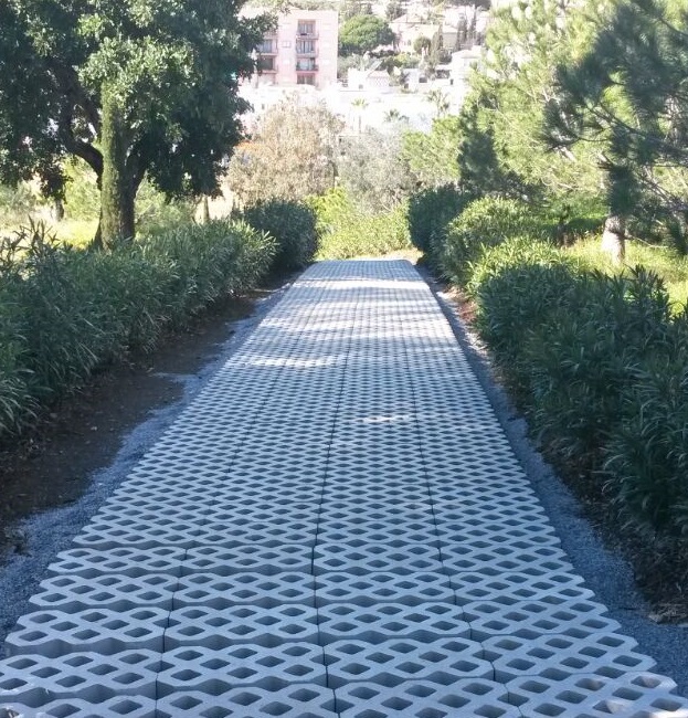 Sendero en el Parque Mediterráneo