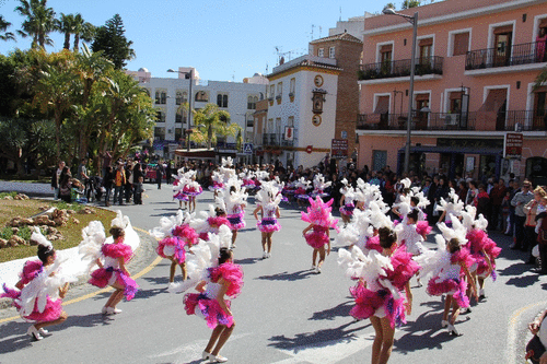Una fantástica cabalgata puso el broche al Carnaval 2015 en Almuñécar