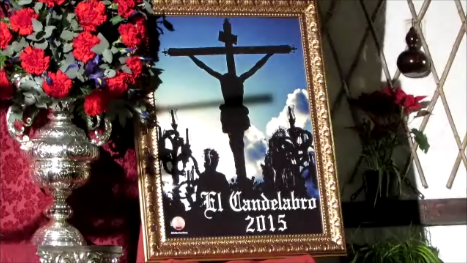 Maite Martín, autora de la fotografía ganadora que ilustrará el cartes "El Candelabro 2015", y que la Tertulia editará para la Semana Santa. Se trata de una imagen que recoge un momento del paso de misterio de la Cofradía de San Juan