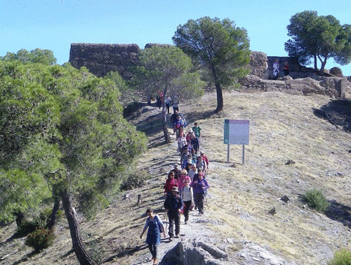 Senderistas sexitanos ascendieron al conocido como "Machu Pichu granadino"