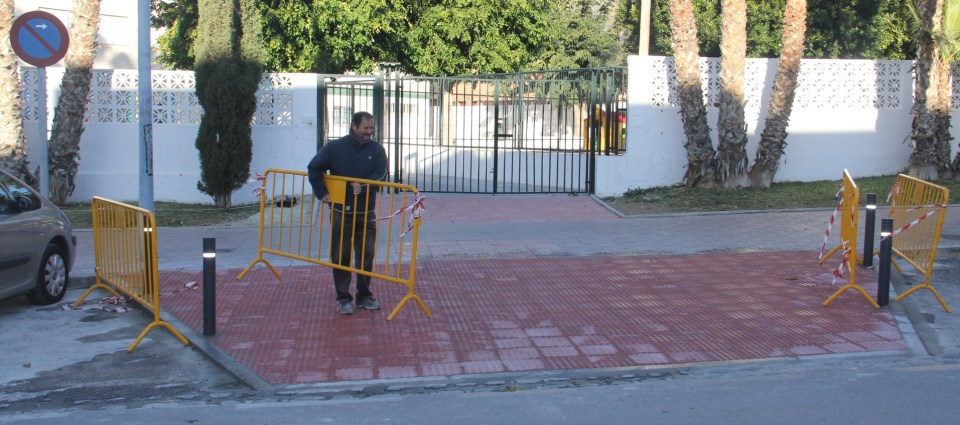 ACCESO PRINCIPAL CONSTRUIDO EN EL  COLEGIO SAN MIGUEL ALMUÑECAR 2