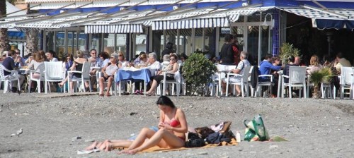AMBIENTE PRIMAVERAL EN ESTA JORNADA DEL DÍA DE ANDALUCIA EN PLAYA SAN CRISTOBAL ALMUÑECAR 2