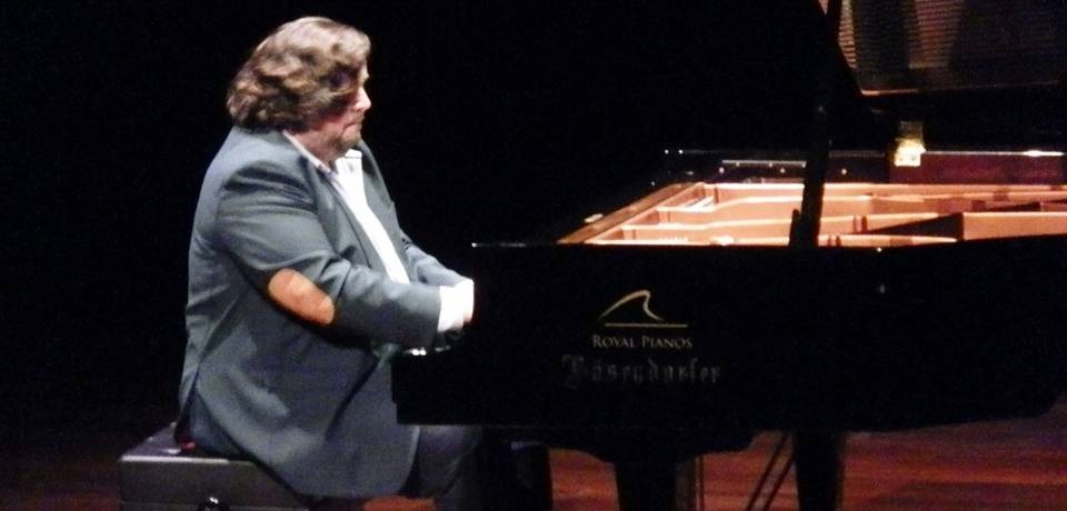 Gran concierto de Ambrosio Valero en la Casa de la Cultura de Almuñécar