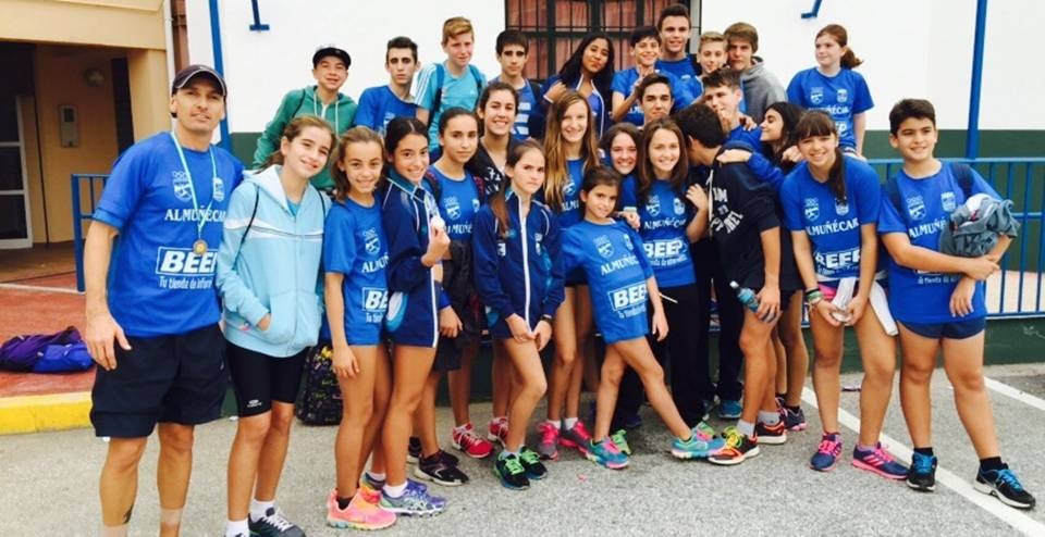 ATLETAS SEXITANOS JUNTO AL  ENTRENADOR CLAUDIO 14 2