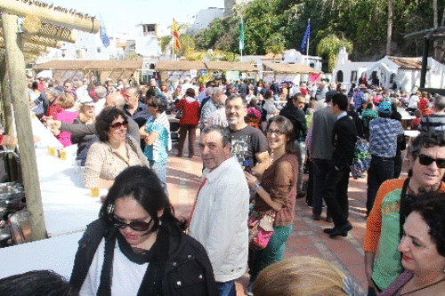 El parque El Majuelo de Almuñécar se llena de público el Día de Andalucía
