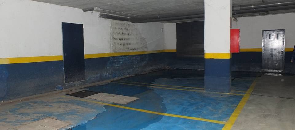 Desperfectos en los aparcamientos de los bajos del Paseo del Altillo
