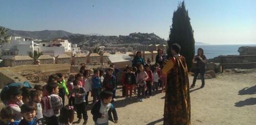 Alumnos del Centro motrileño Río Ebro conocieron el Castillo de San Miguel de Almuñécar