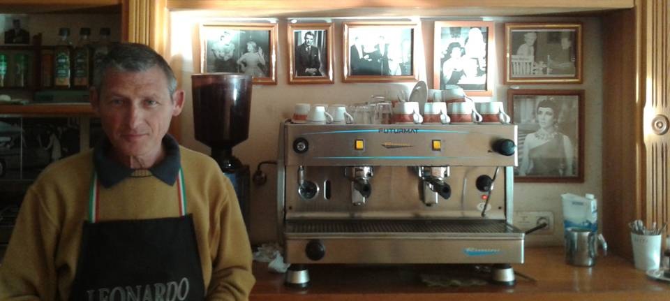 Andrea Tomberli en su cafetería de la calle Cariñena en Almuñécar Andrea Tomberli en su cafetería de la calle Cariñena en Almuñécar